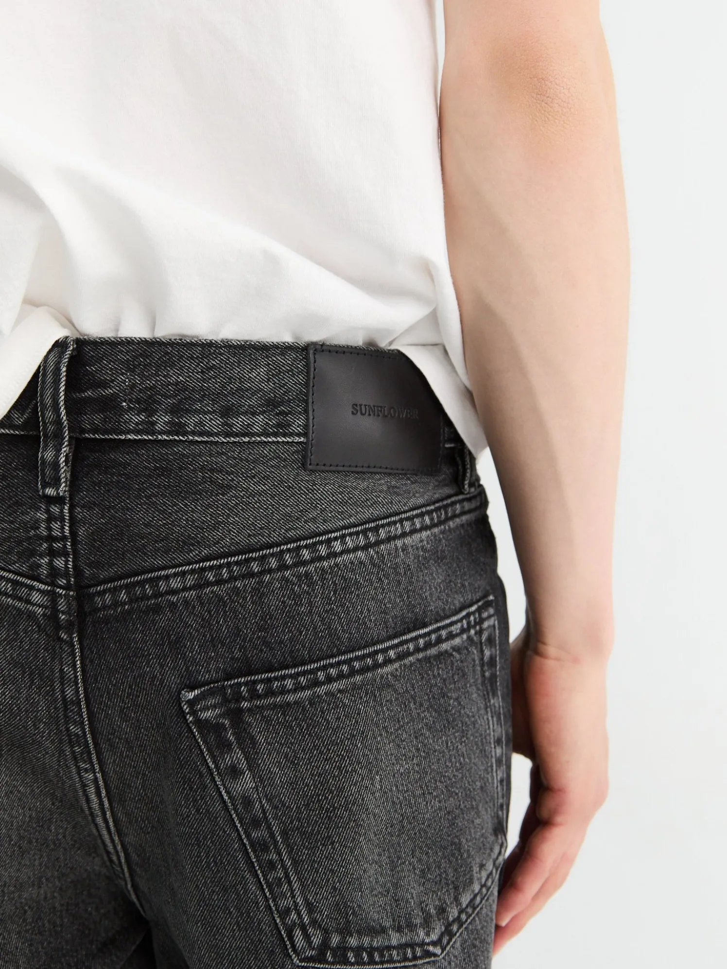 Relaxed Boot Jeans i Deep Black Worn