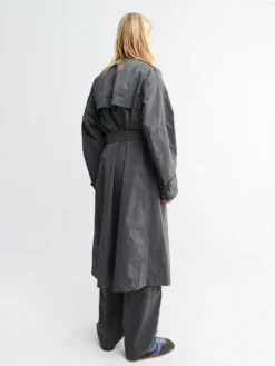 Robert Long Coat i Mørk Grå