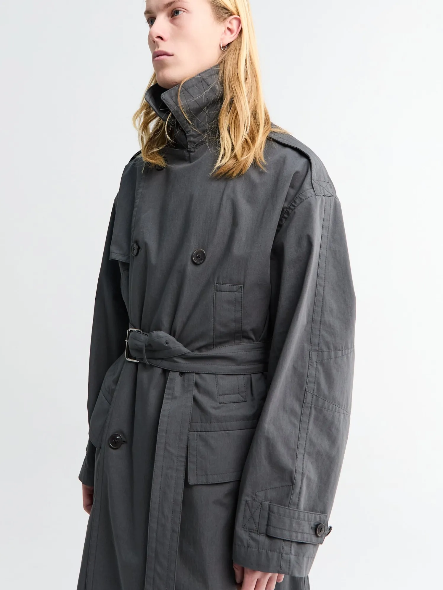 Robert Long Coat i Mørk Grå