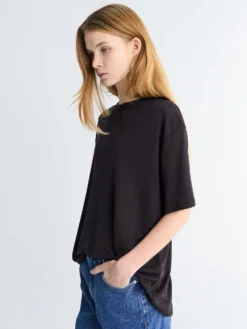 Rond T-shirt med korte ærmer i Black Grape