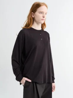 Rutas Henley Long Sleeve Top i Black Grape