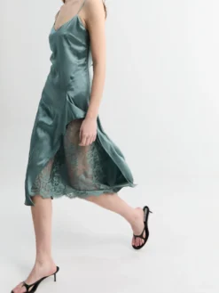 Satin slipkjole i vintage grøn