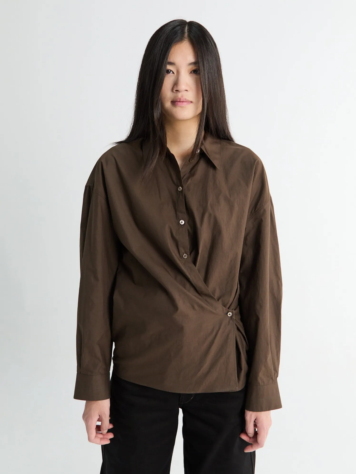 Straight Collar Twisted skjorte i Truffle