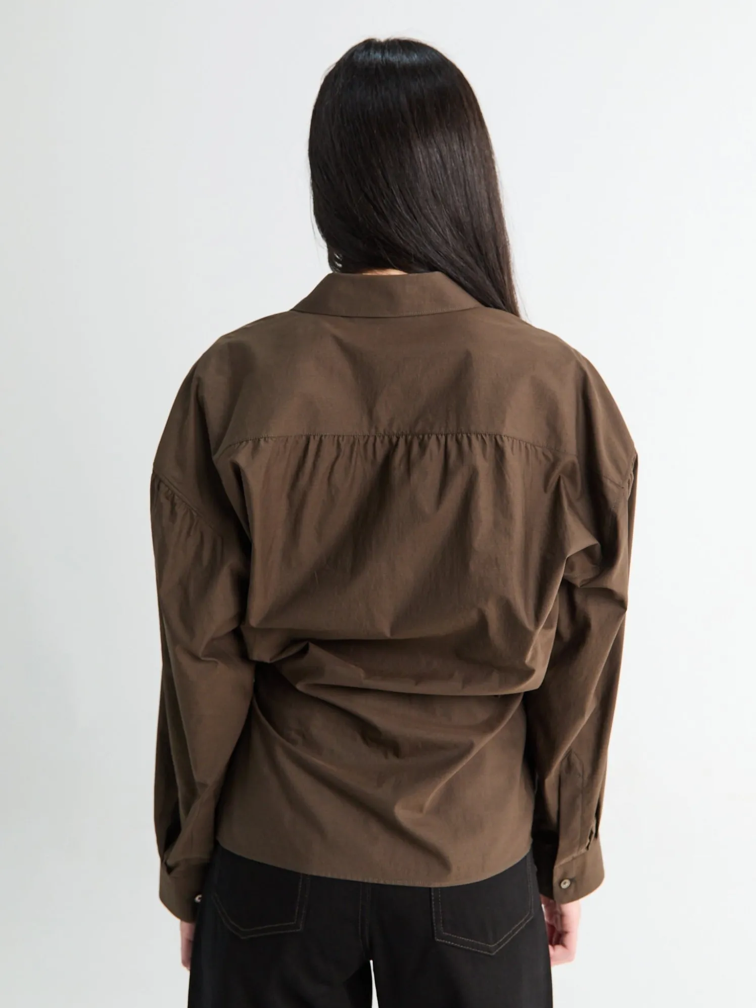 Straight Collar Twisted skjorte i Truffle