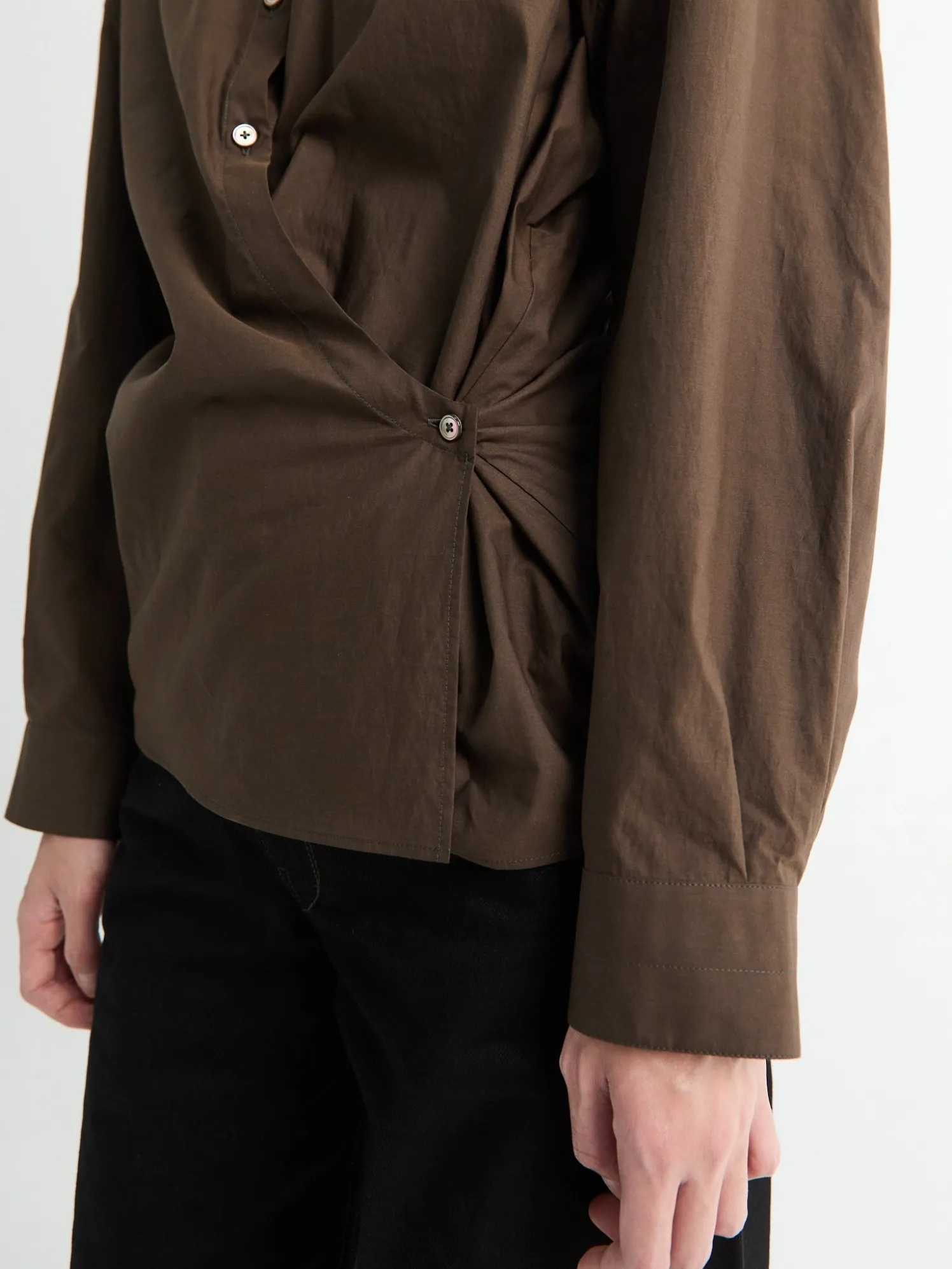 Straight Collar Twisted skjorte i Truffle