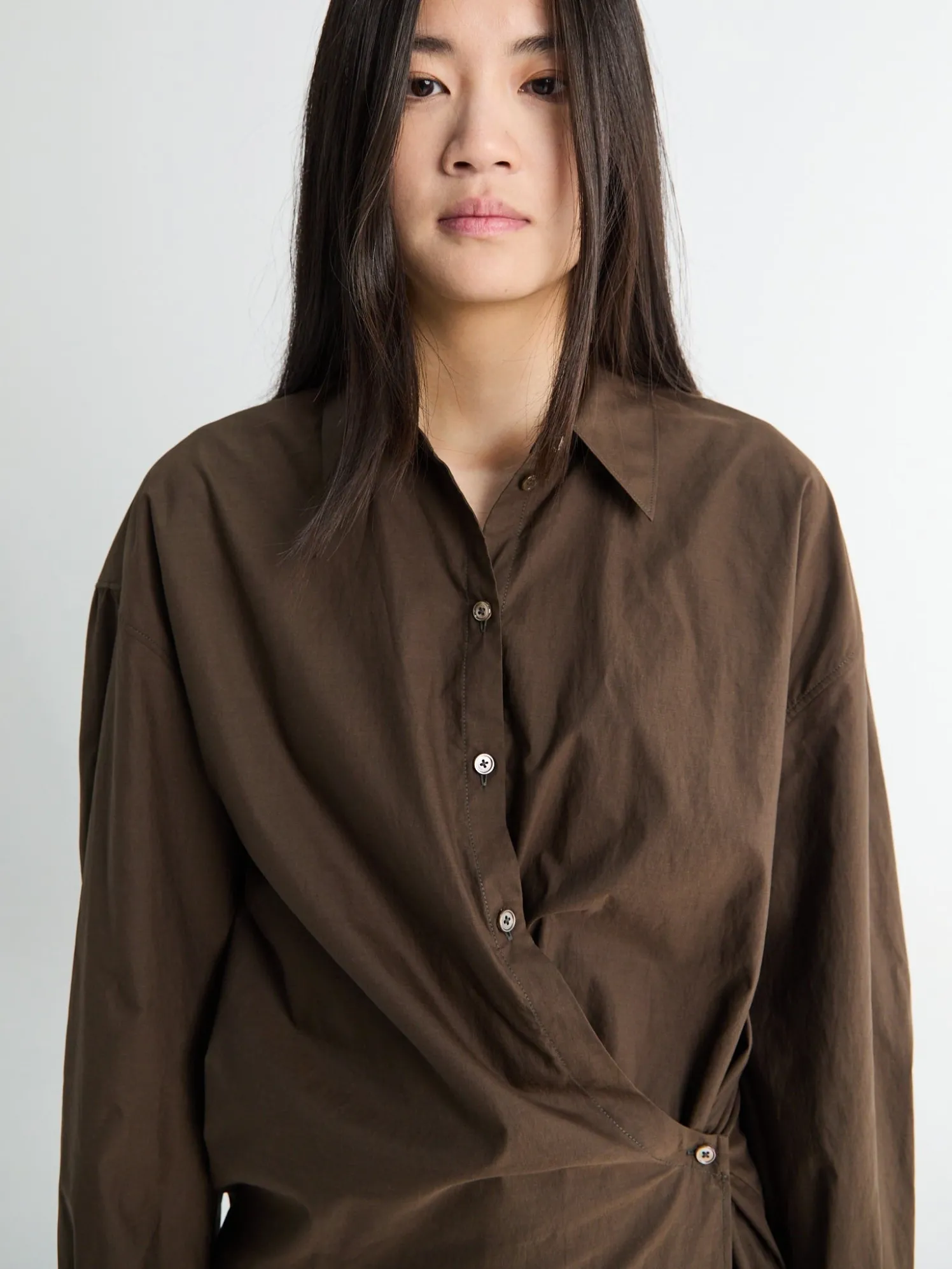 Straight Collar Twisted skjorte i Truffle