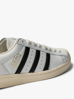 Superstar Vintage i Core White, Core black og Cream White