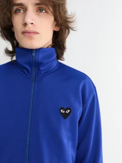 Sweatshirt med sort emblem i navy