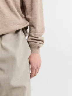 Tala Knit V-Neck Polo i Taupe Melange