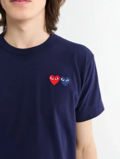 T-Shirt Med Double Burgundy Emblem i Navy