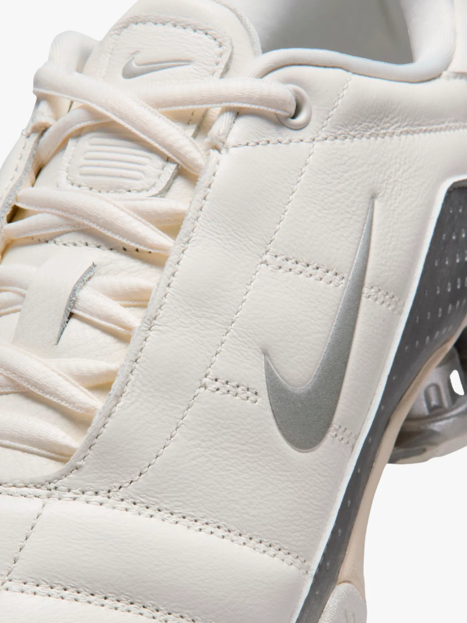 T90 Shox Magia Sneakers i Sail, Pale Ivory, Sail and Metallic Silver
