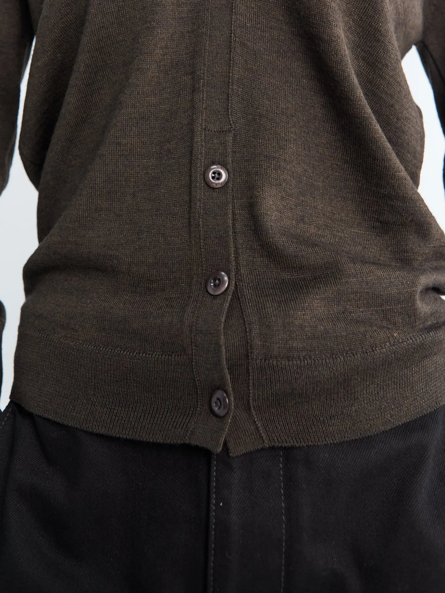 Twisted V Neck Cardigan i Dark Cacao