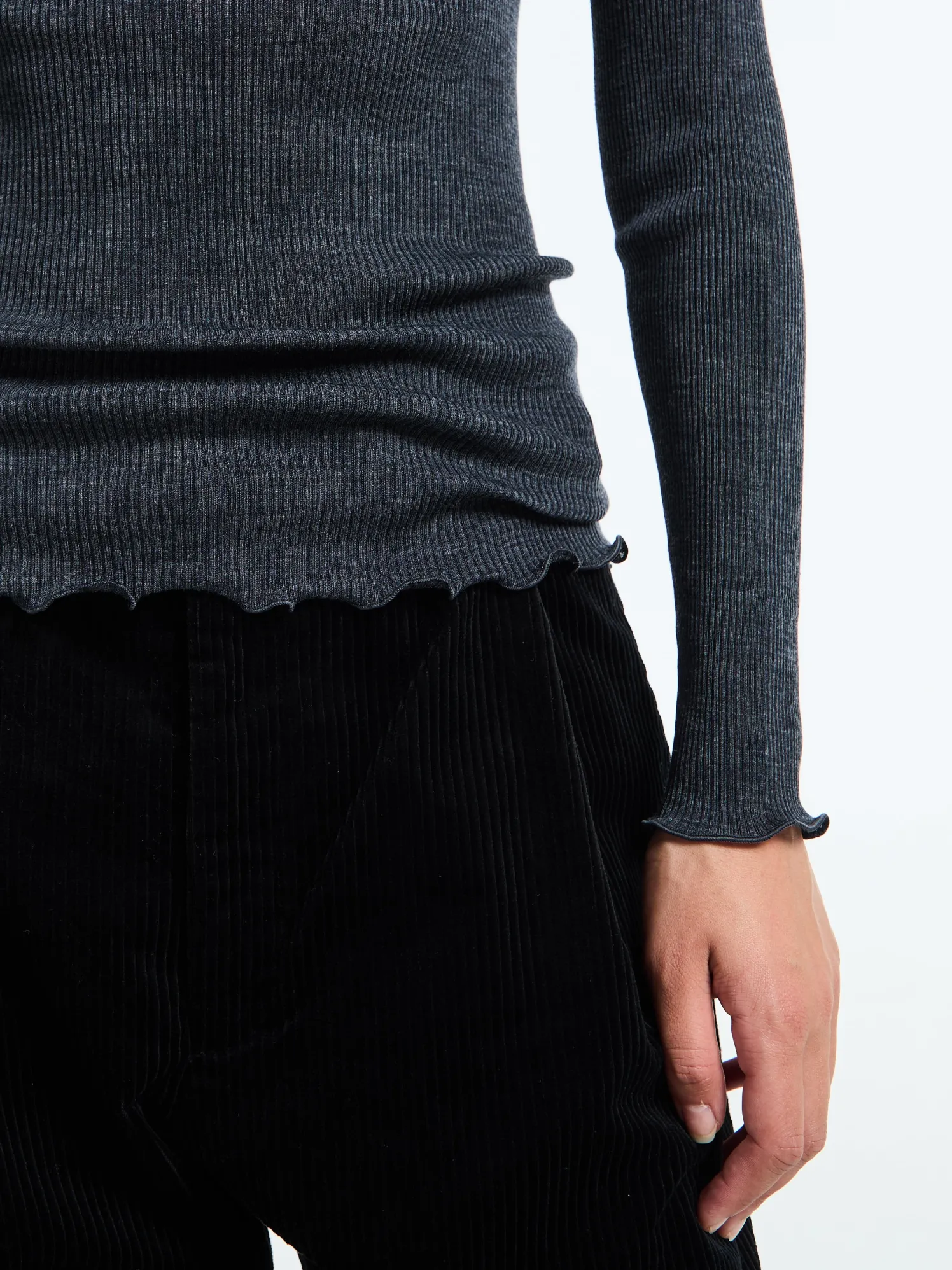 Uld & Silke Langærmet Rib Turtleneck Top i Grå