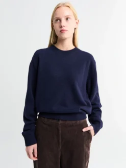 Unisex Cashmere Crewneck Sweater i Deep Navy