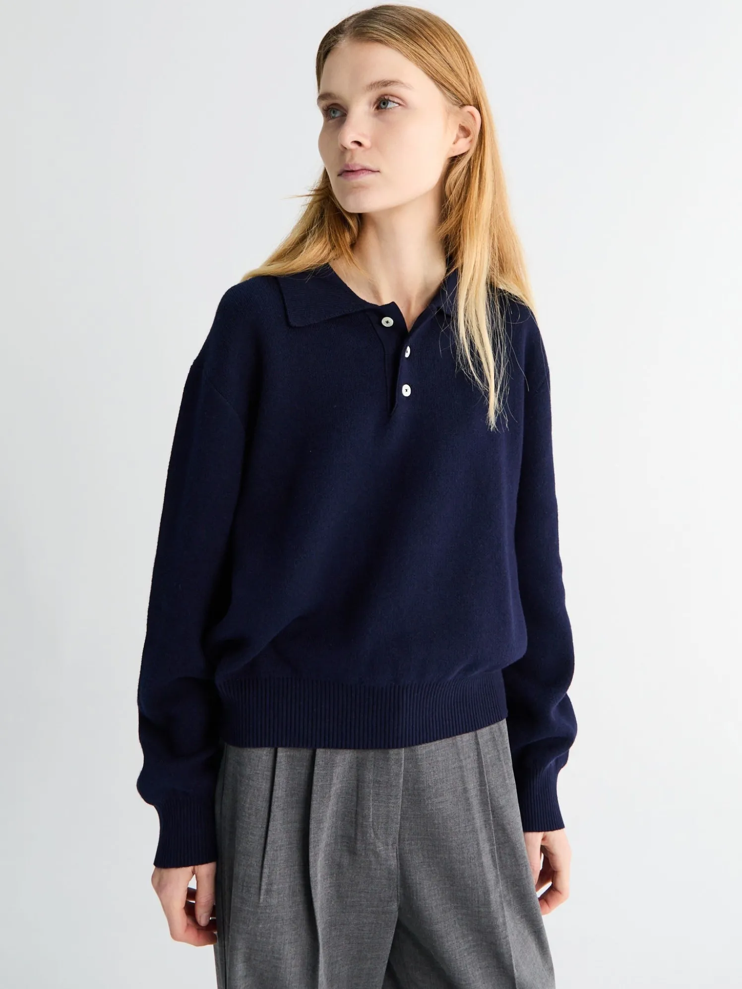 Unisex Collared Sweater i Navy