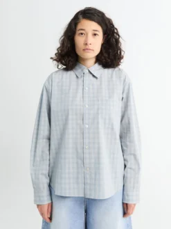 Unisex Cropped Ternede Skjorte i Soft Blue Check