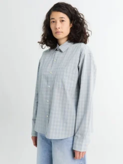 Unisex Cropped Ternede Skjorte i Soft Blue Check