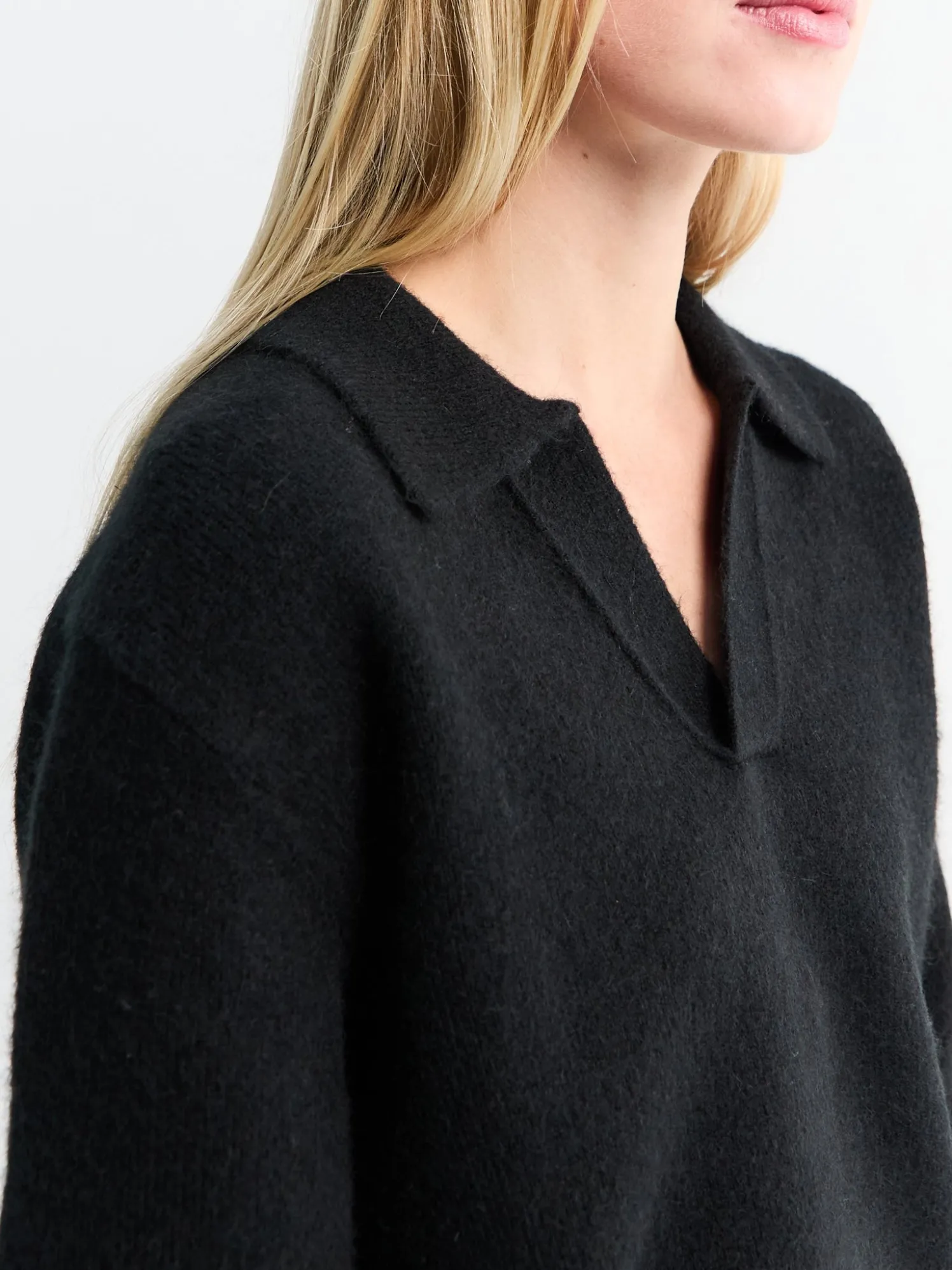 Unisex Open Collared Kashmir Sweater i Sort