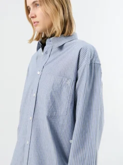 Unisex 2-Way Oversized Striped Skjorte i Blue Stripe