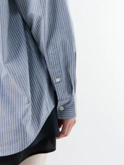 Unisex 2-Way Oversized Striped Skjorte i Blue Stripe