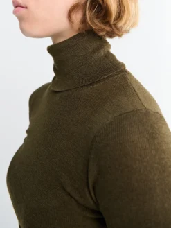 Utica Thin Turtleneck Sweater i Olive