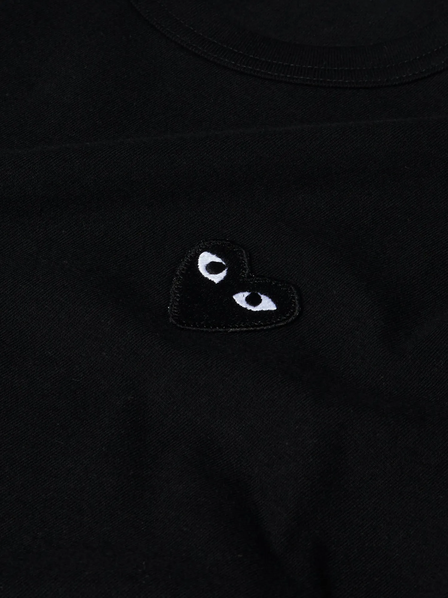 U T-Shirt Knit med Sort Heart i Sort