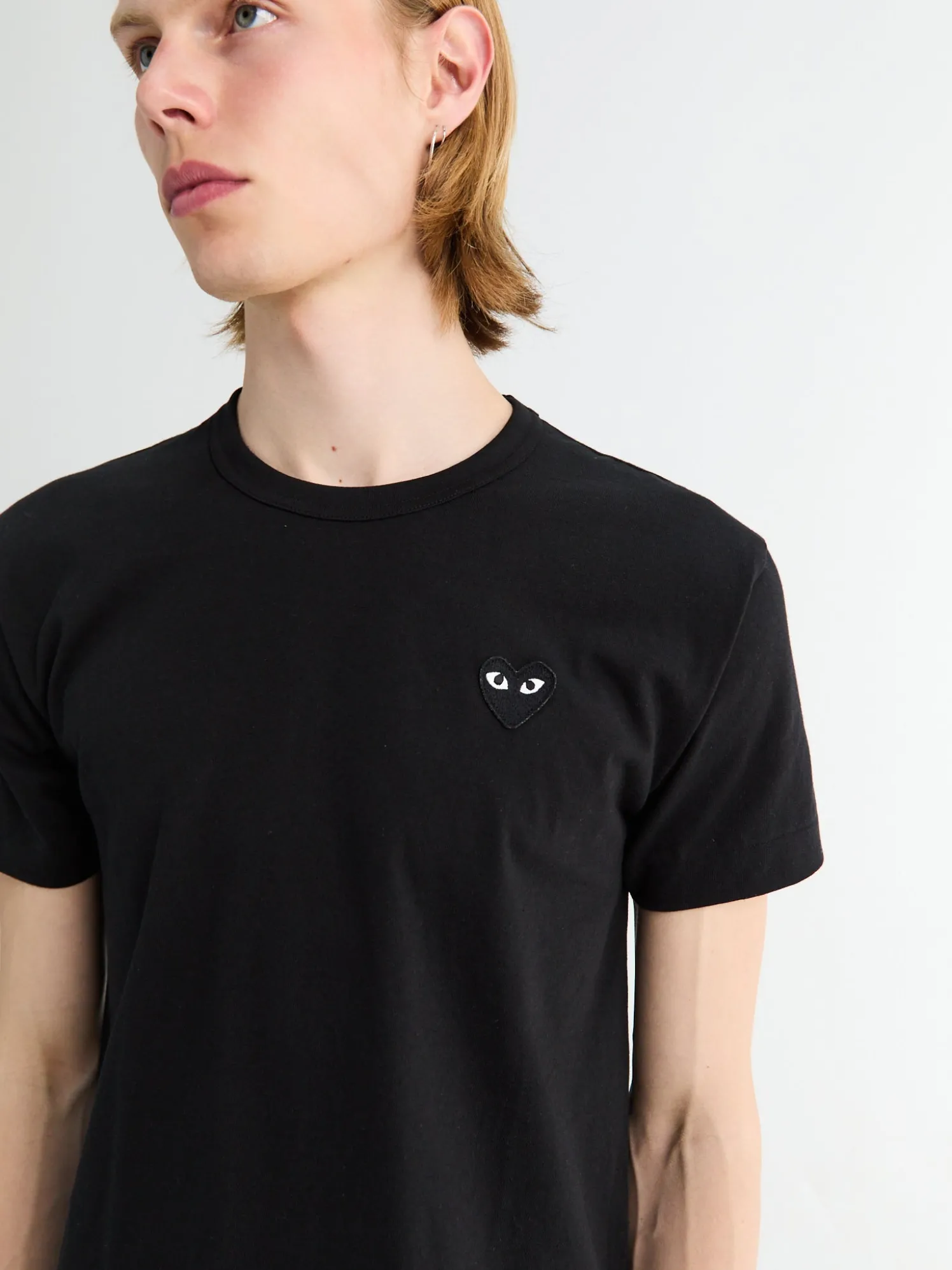 U T-Shirt Knit med Sort Heart i Sort