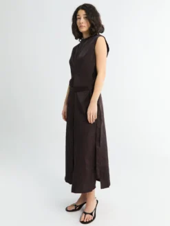 Verve Wide Strap Volume Kjole i Kakao