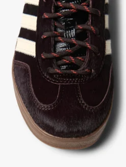Wales Bonner Gazelle Pony Sneakers i Aurora Coffee, Wonder White og Core Black