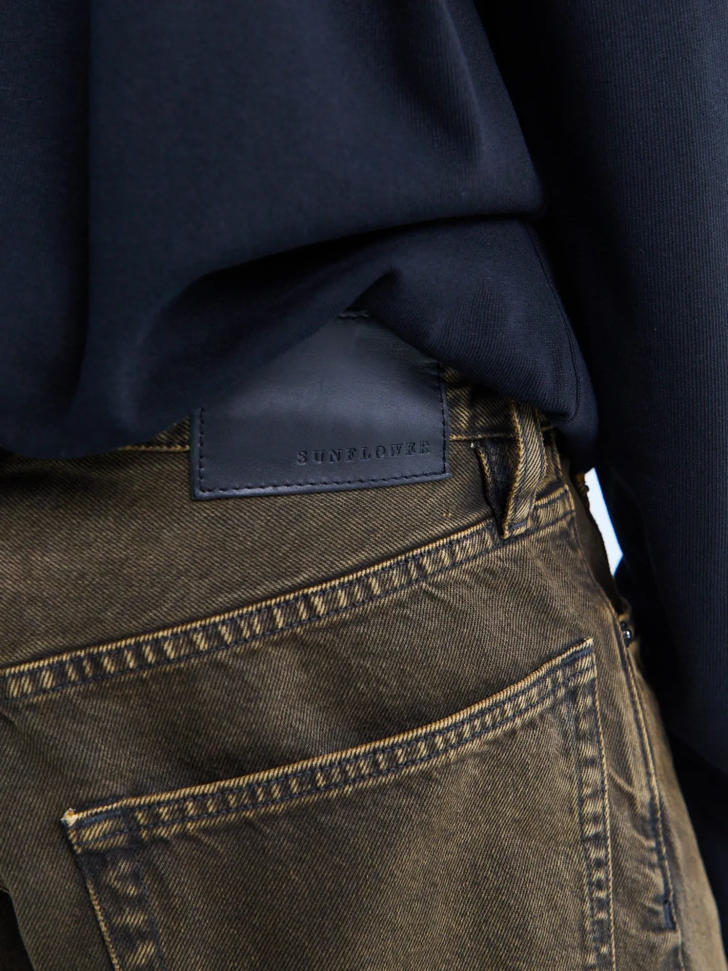Wide Twist Jeans i Overdyed Black Khaki