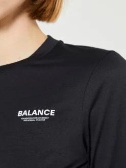Women's Balance Long Sleeve T-Shirt i Black