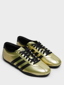 W' Tokyo Sneakers in Gold Metallic og Core Black